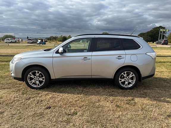 Mitsubishi Outlander 2 of 5