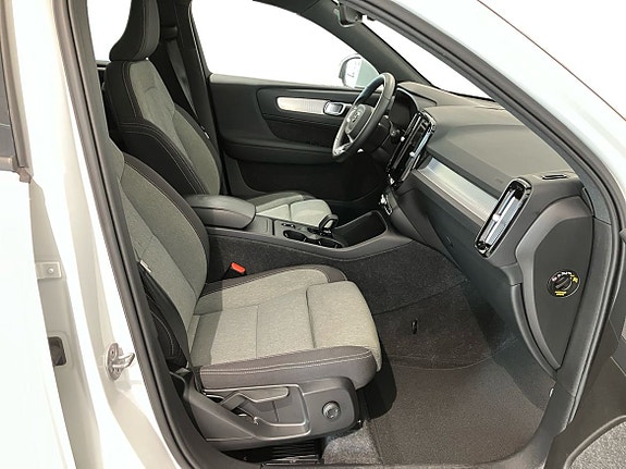Volvo XC40 5 of 5