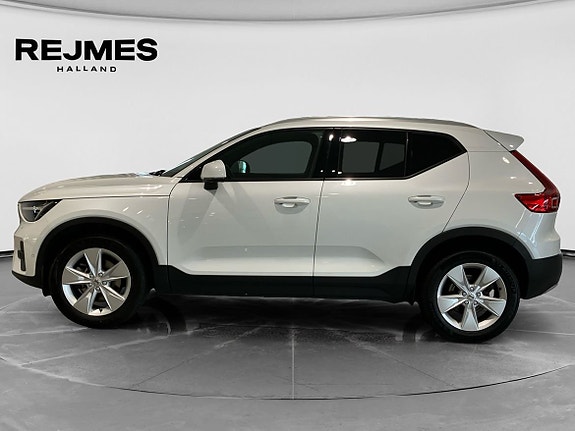 Volvo XC40 3 of 5