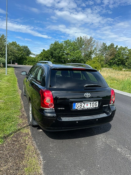 Toyota Avensis 4 of 5