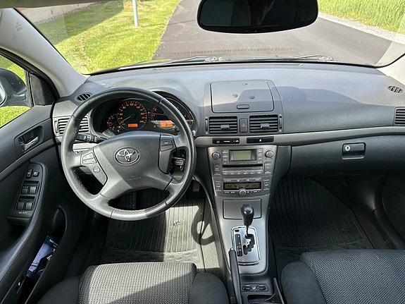 Toyota Avensis 5 of 5
