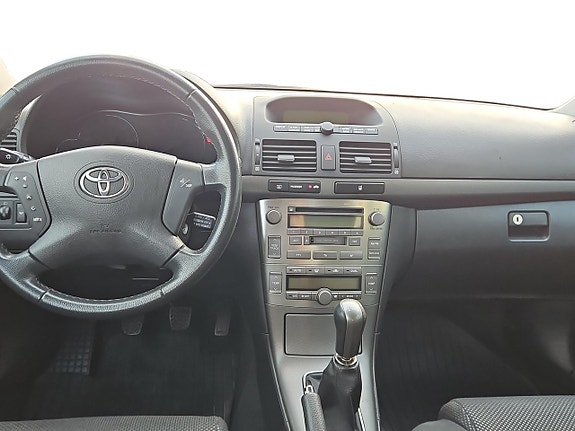 Toyota Avensis 5 of 5
