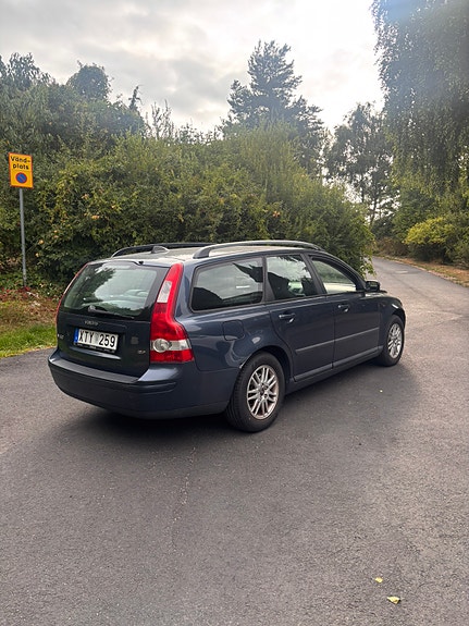 Volvo V50 3 of 5