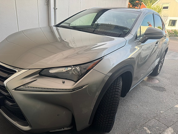 Lexus NX300h 3 of 5