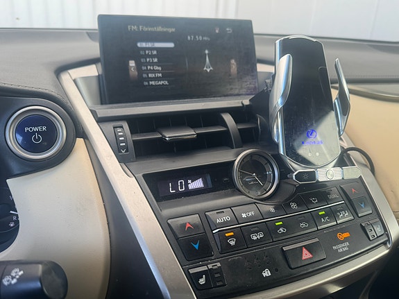 Lexus NX300h 7 of 12