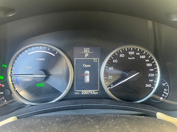 Lexus NX300h 8 of 12