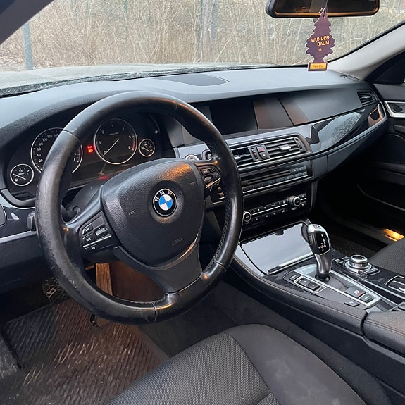 BMW 520d 3 of 5