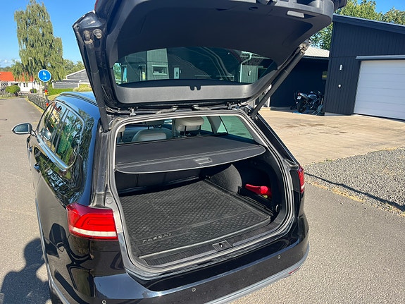 Volkswagen Passat Alltrack 13 of 13