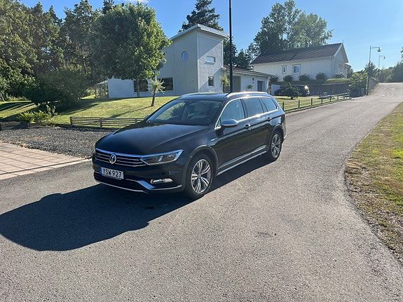 Volkswagen Passat Alltrack 3 of 5