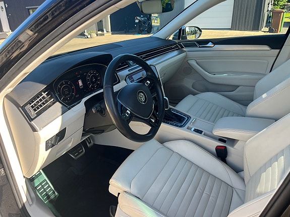 Volkswagen Passat Alltrack 9 of 13