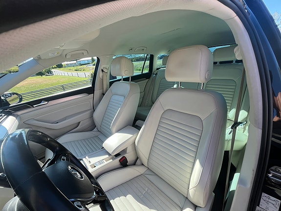 Volkswagen Passat Alltrack 11 of 13