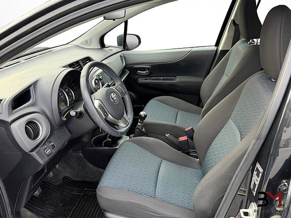Toyota Yaris 9 of 18