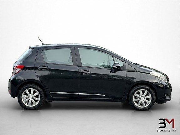 Toyota Yaris 7 of 18