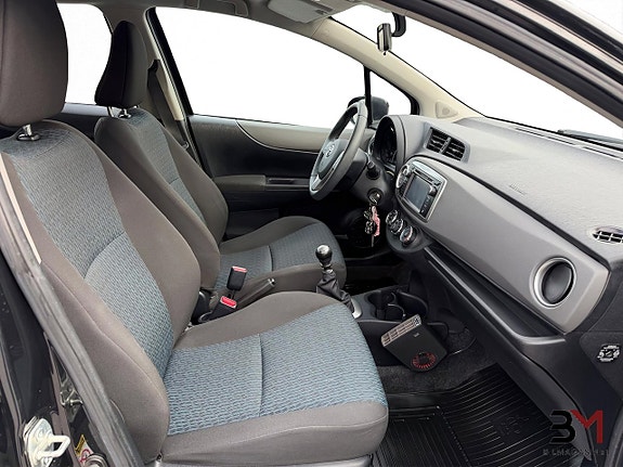 Toyota Yaris 10 of 18