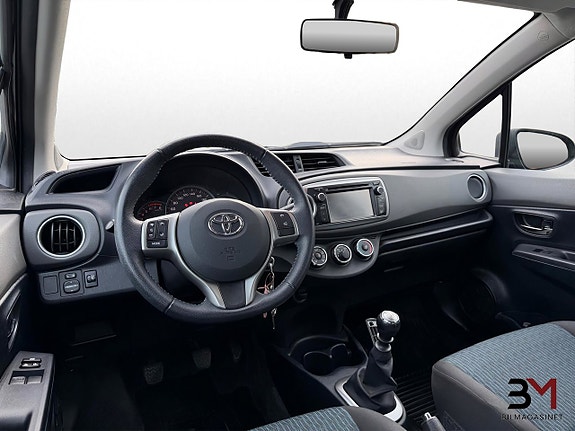 Toyota Yaris 15 of 18