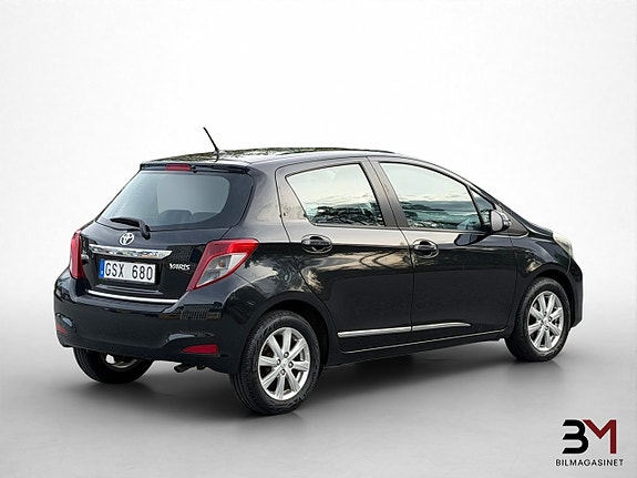 Toyota Yaris 6 of 18