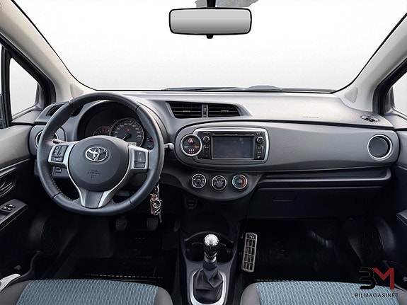 Toyota Yaris 13 of 18