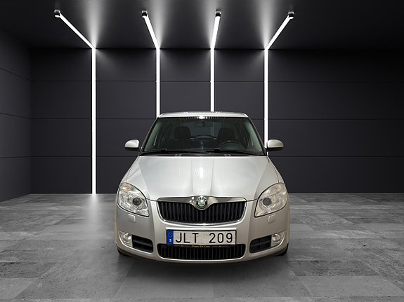 Skoda Fabia 2 of 5