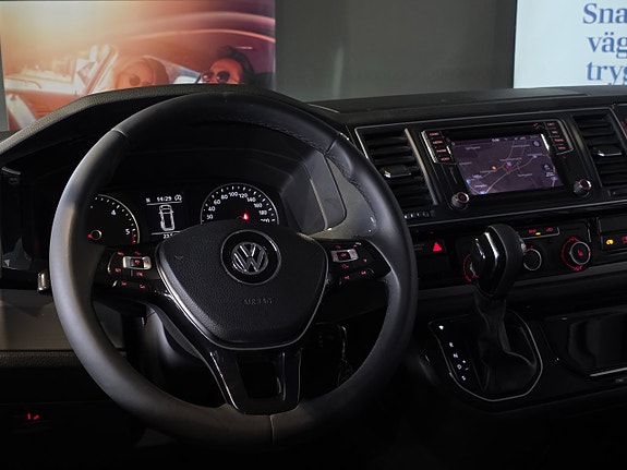 Volkswagen Multivan 16 of 21