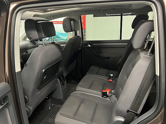 Volkswagen Touran 12 of 23