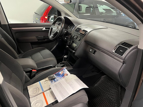 Volkswagen Touran 8 of 23