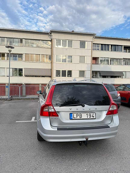 Volvo V70 3 of 6