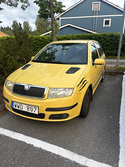 Skoda Fabia 2 of 5
