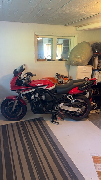 Yamaha FZS600 Fazer 3 of 3