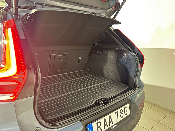 Volvo XC40 4 of 5
