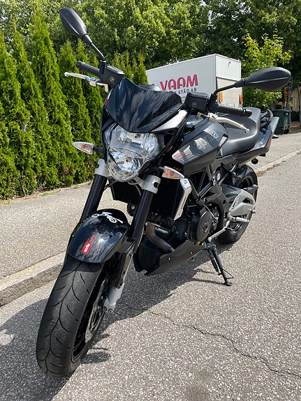 Aprilia Shiver 750 3 of 5