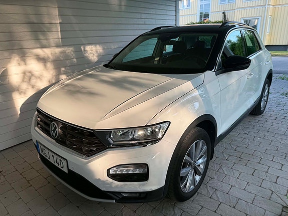 Volkswagen T-Roc 2 of 4