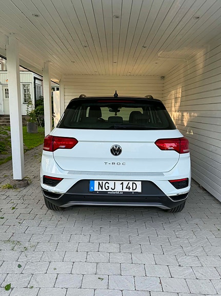Volkswagen T-Roc 3 of 4