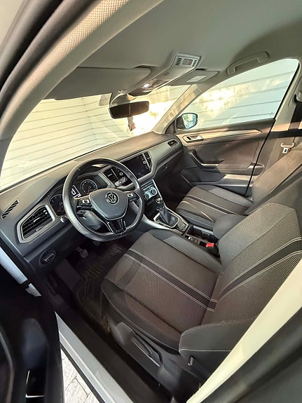 Volkswagen T-Roc 4 of 4