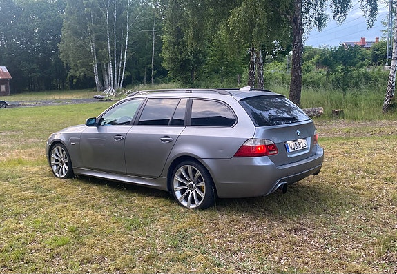 BMW 525i 4 of 5
