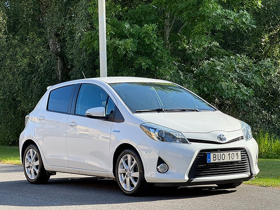Toyota Yaris 2 of 5