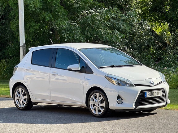 Toyota Yaris 3 of 5