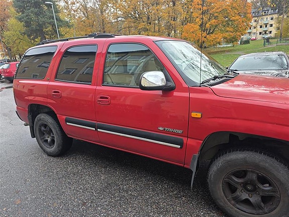 Chevrolet Tahoe 3 of 5