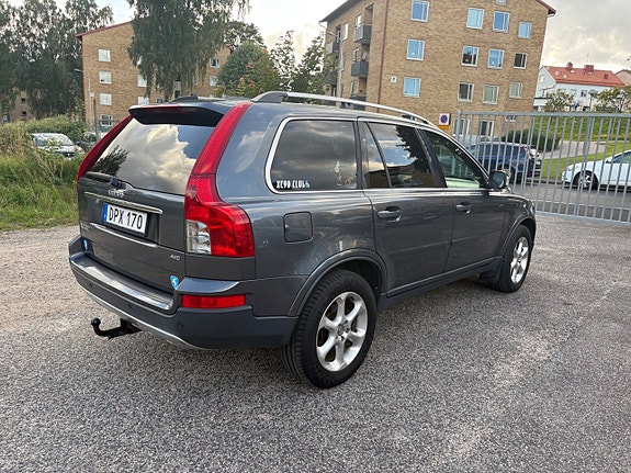 Volvo XC90 3 of 9
