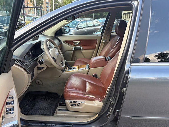 Volvo XC90 8 of 9