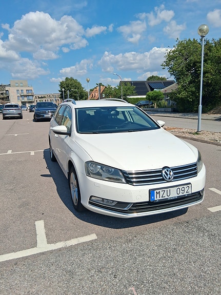 Volkswagen Passat 2 of 5
