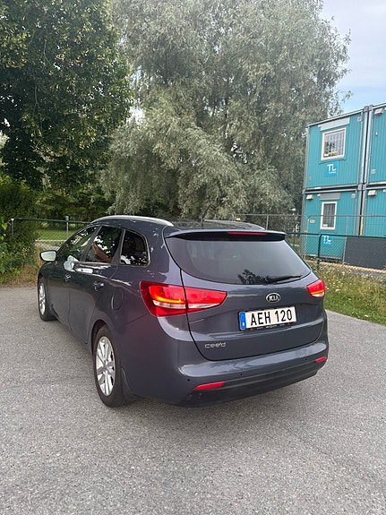Kia Ceed 3 of 5