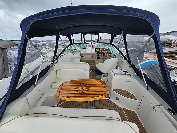 Sea Ray 260 Sundancer -01, Mercruiser 5.7 EFI, Bravo 3 duoprop, med trailer 7 of 13