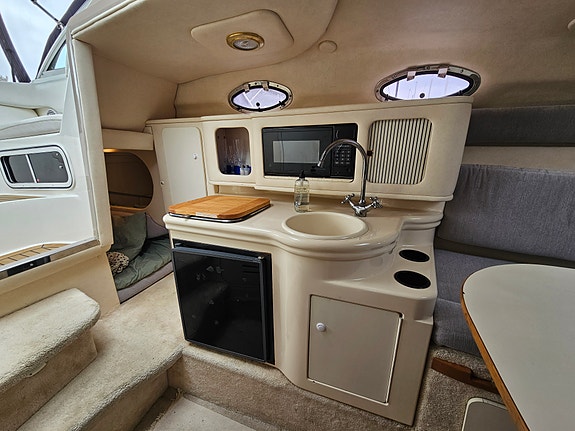Sea Ray 260 Sundancer -01, Mercruiser 5.7 EFI, Bravo 3 duoprop, med trailer 2 of 13