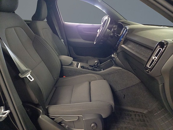 Volvo EX40 8 of 15