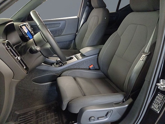 Volvo EX40 7 of 15