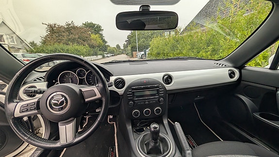 Mazda MX-5 4 of 5