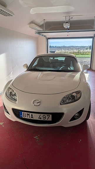 Mazda MX-5 2 of 5