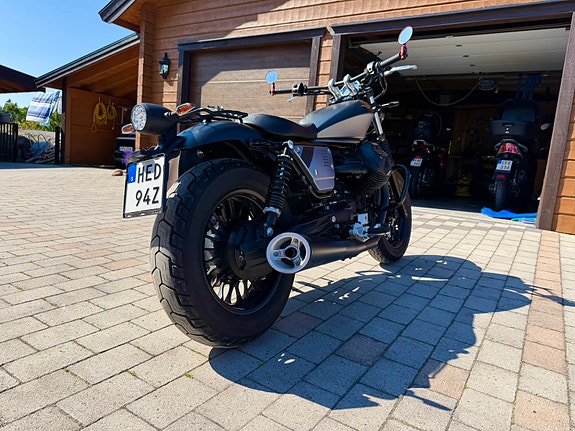 Moto Guzzi V9 4 of 5