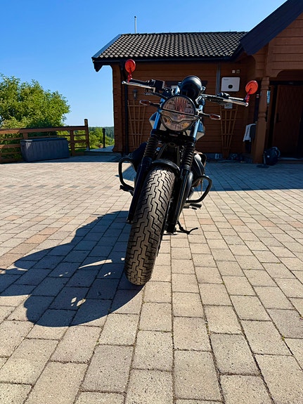 Moto Guzzi V9 6 of 7