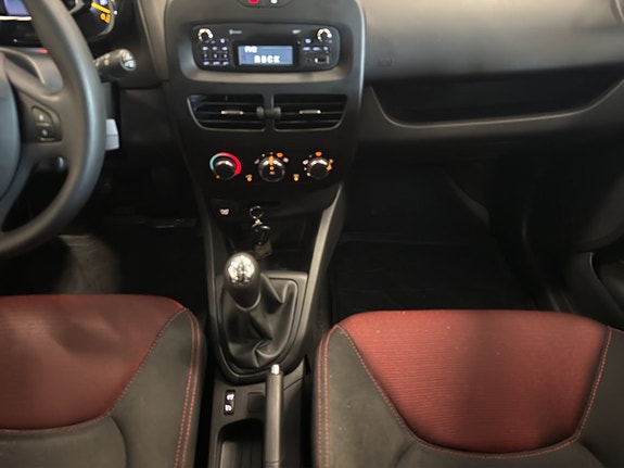 Renault Clio 16 of 22